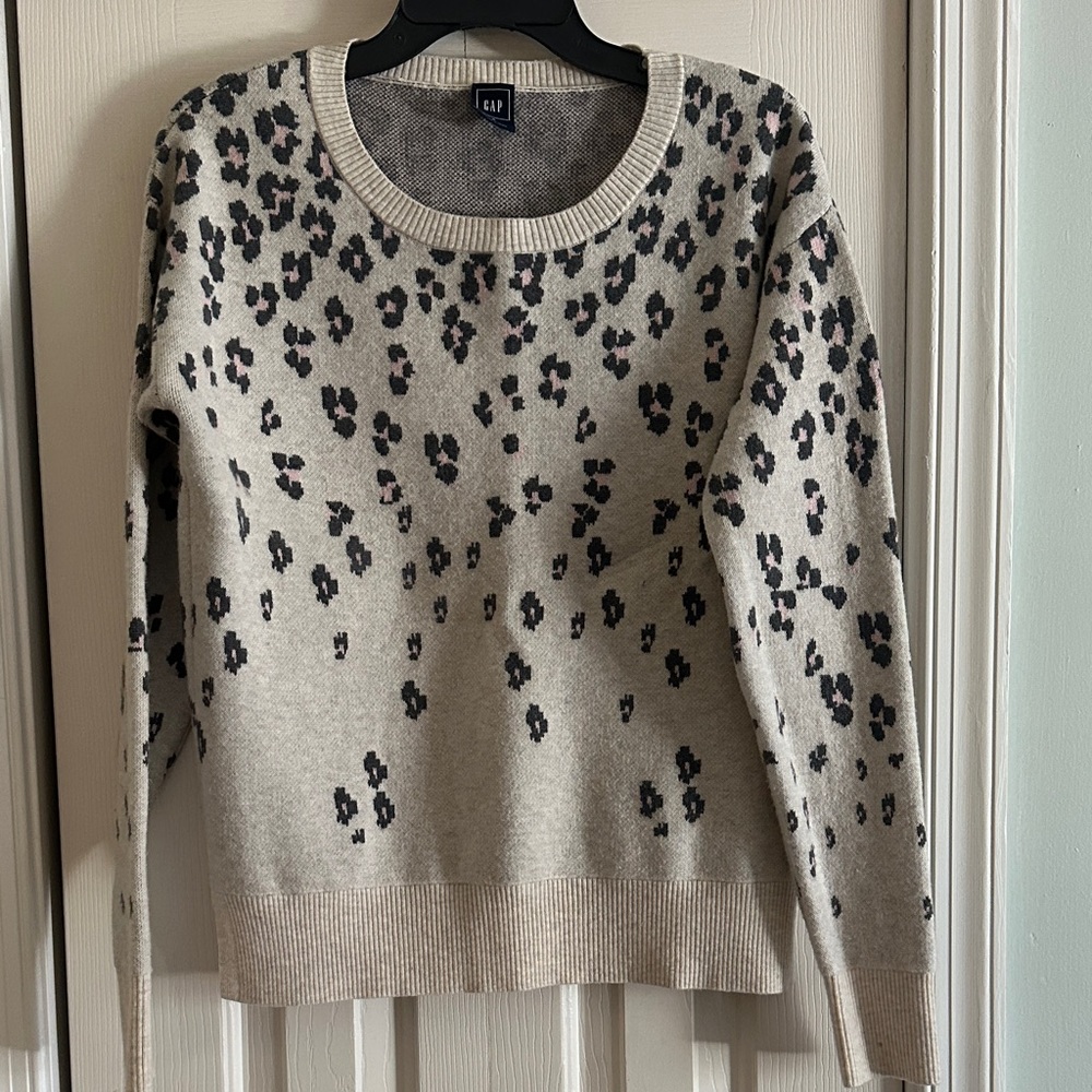 GAP Women's Beige and Black Patterned Sweater